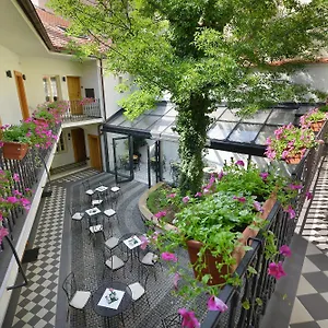 Szálloda At The White Lily